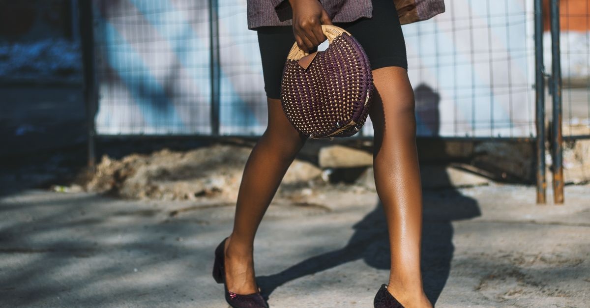 Trucchi di stile per slanciare la silhouette: outfit che fanno sembrare le gambe più lunghe