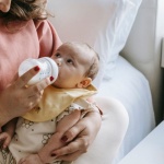 Guida pratica per scegliere il biberon perfetto per il tuo neonato: materiali, tettarelle e consigli utili