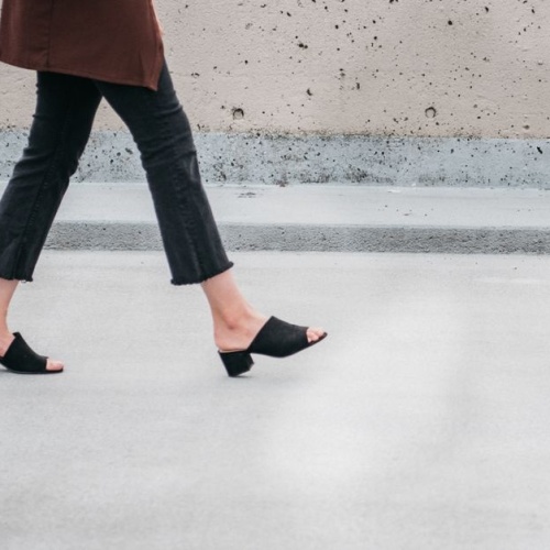 Ciabatte chic: come creare outfit eleganti e sorprendenti per ogni occasione