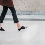 Ciabatte chic: come creare outfit eleganti e sorprendenti per ogni occasione