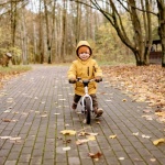 Bambini e cadute: strategie pratiche per prevenirle in casa e fuori