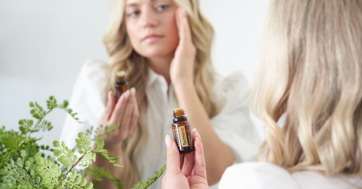 Il segreto della pelle luminosa: come usare l’olio di jojoba per il viso ogni giorno