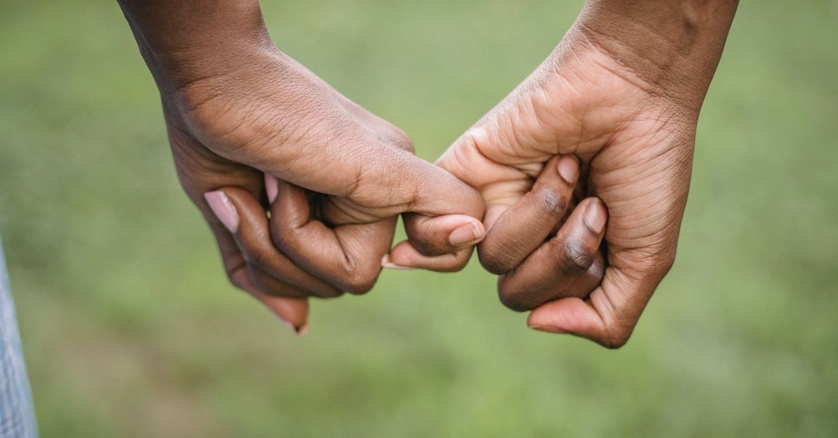 Promesse che Uniscono: Idee e Rituali per Rafforzare la Vostra Storia d’Amore