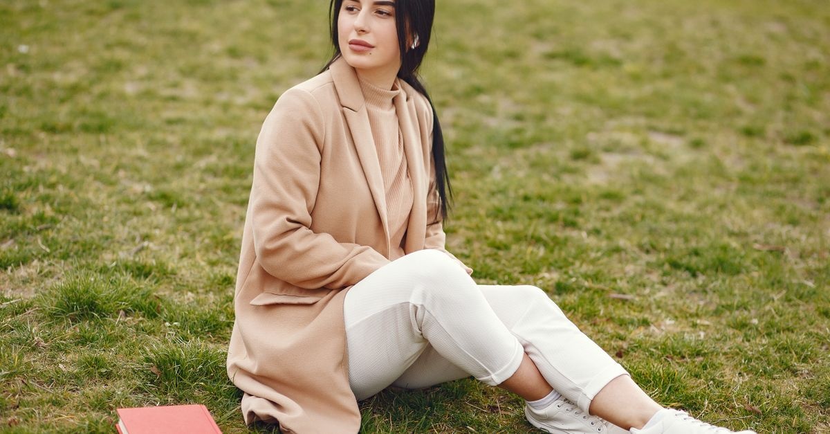 Eleganza Naturale: Idee di Look Beige per Donna da Mattina a Sera