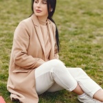 Eleganza Naturale: Idee di Look Beige per Donna da Mattina a Sera